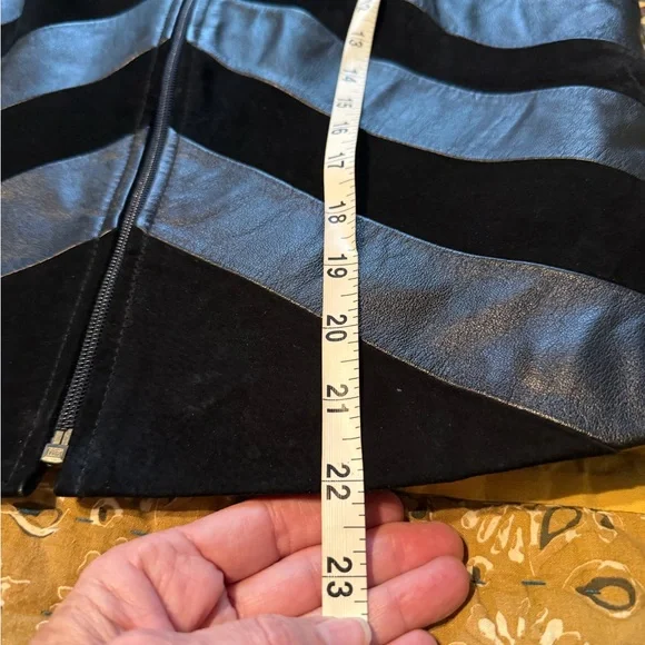 Chic Black Chevron Leather Jacket - Picture 6 of 9